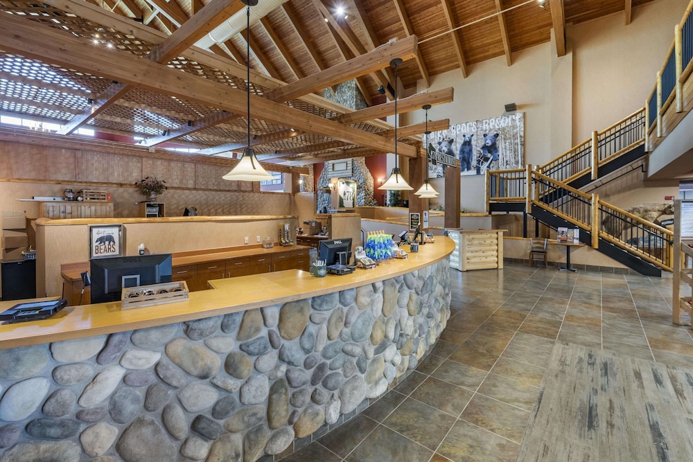 Three Bears Waterpark Resort Near Tomah, Ascend Collection Hotel