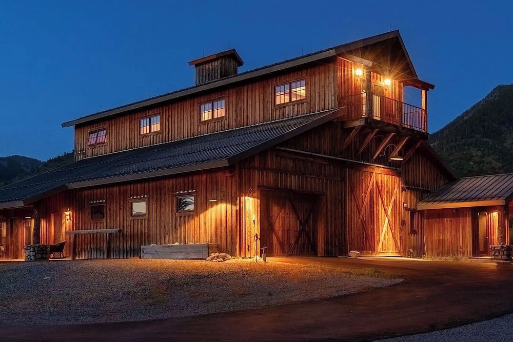 On 20 Scenic Acres: Mtn Retreat in Star Valley