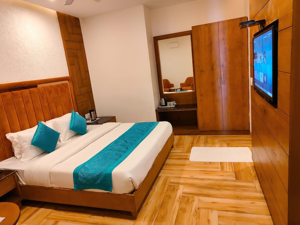 Luxury Inn by Stotrak Hotels