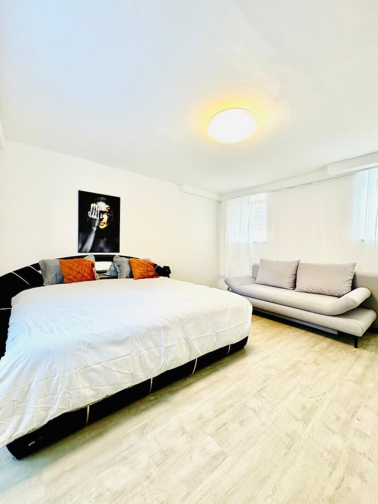 Comfortable 2BR Apt for 7 Guests