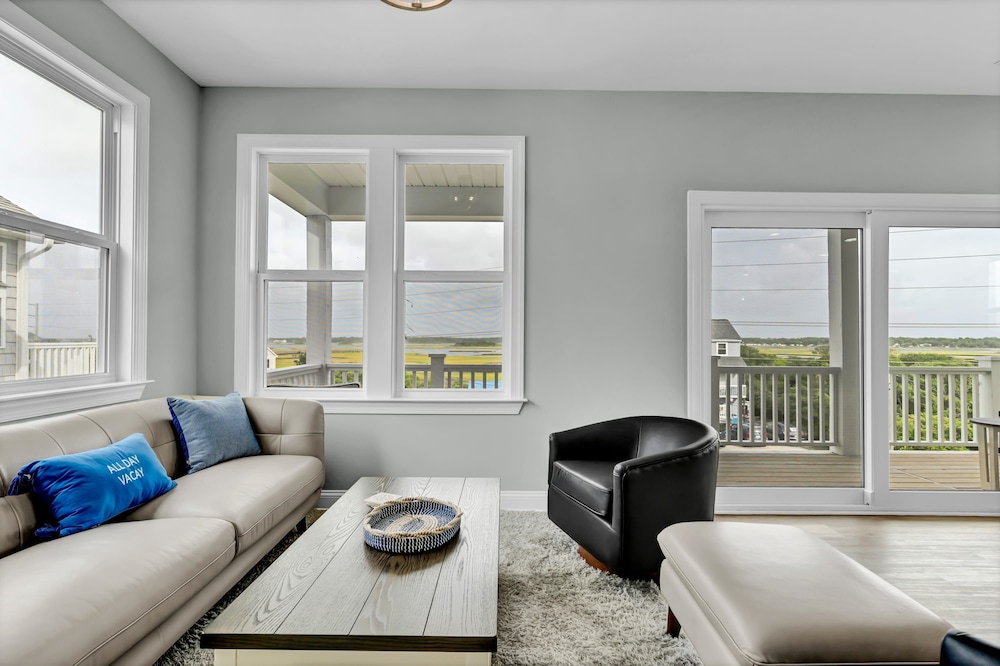 Walk to Beach Pool Ocean View Parking Bunk Beds