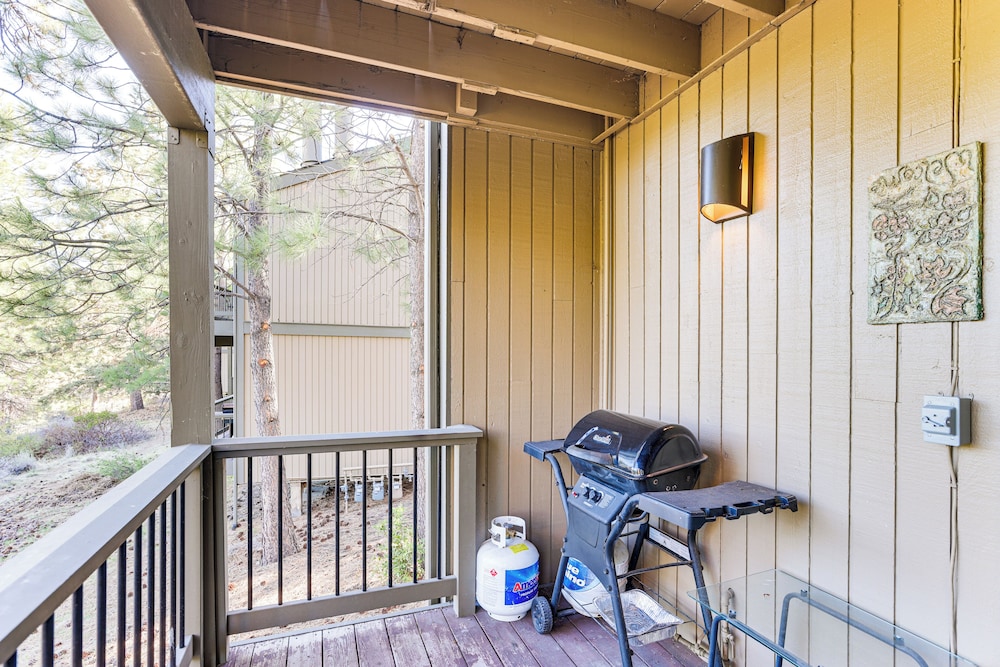19 Mi to Mt Bachelor Ski Resort: Condo w/ Grill