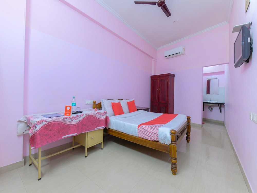 OYO 11529 Diamond Residency