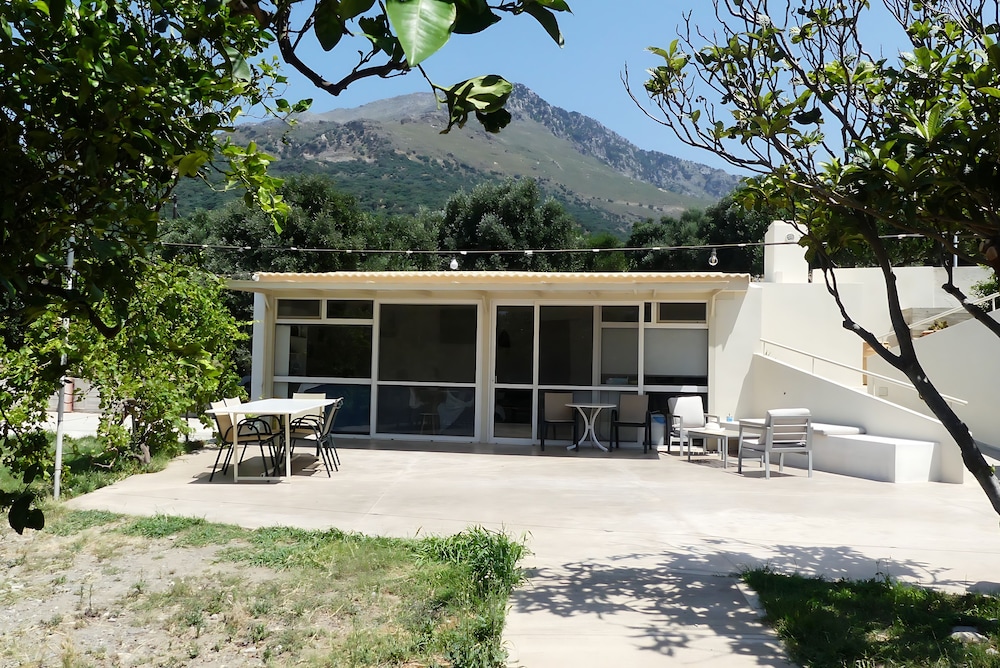 Antonis Apts - Physio Fitness Retreats