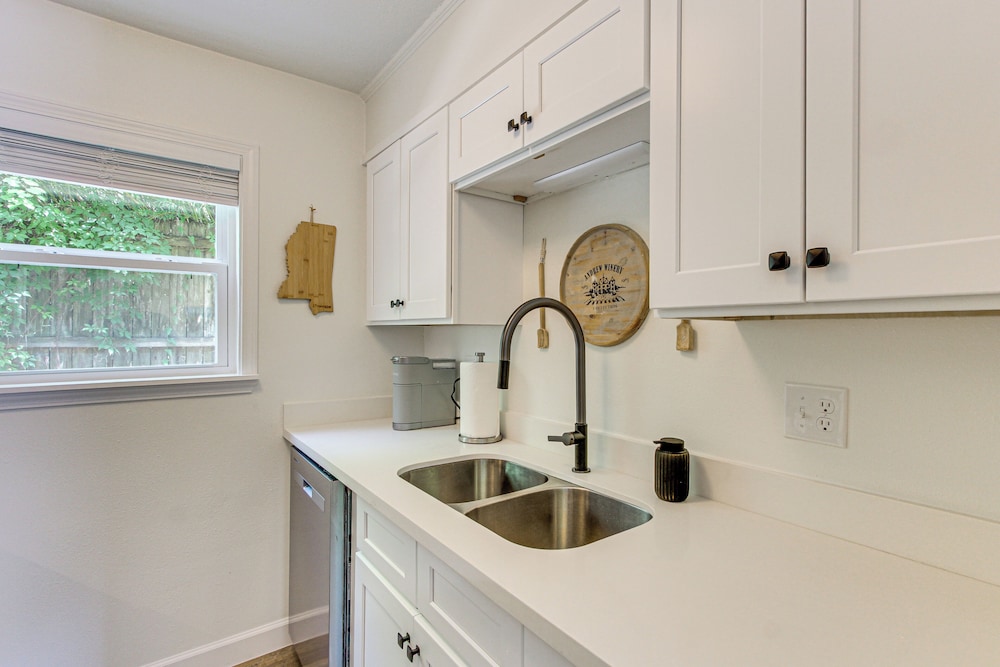 Walk to Ocean Springs Beach: Condo w/ Pool!