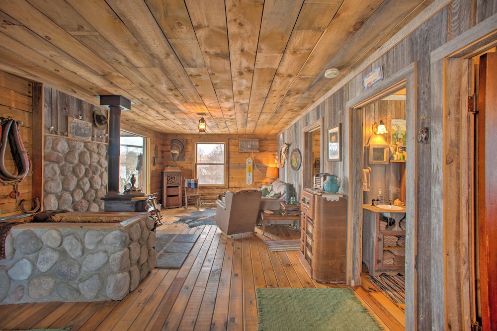 Secluded Powersville Cabin: 25 Mi to Lake Paho!