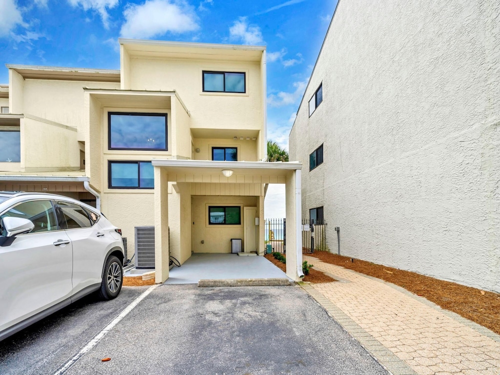 Blue Mountain Beach Villas 5B
