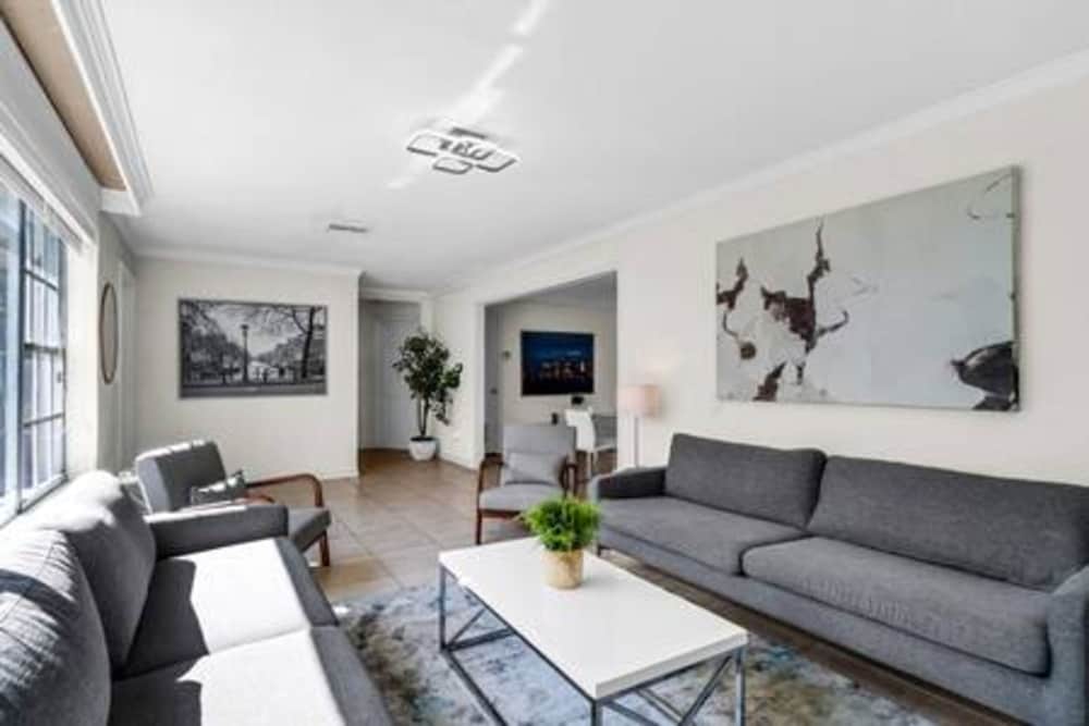 2710 Heated Pool 7 Beds 5 Baths Sleep 15 Park 4 Car