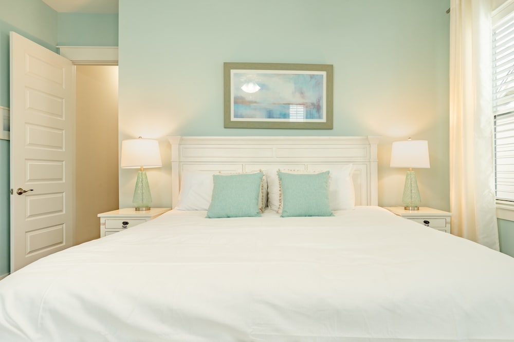 Emerald Gem by Avantstay Pool Access, 3mins to Beach! view 4