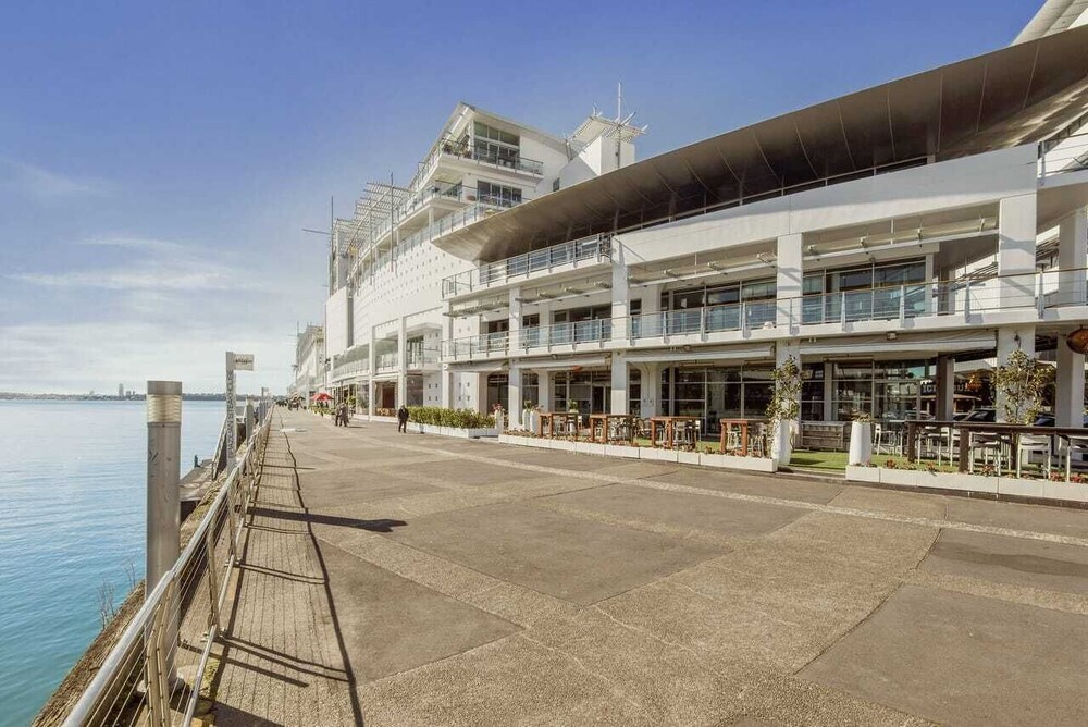 Luxury 3BR Waterfront Penthouse