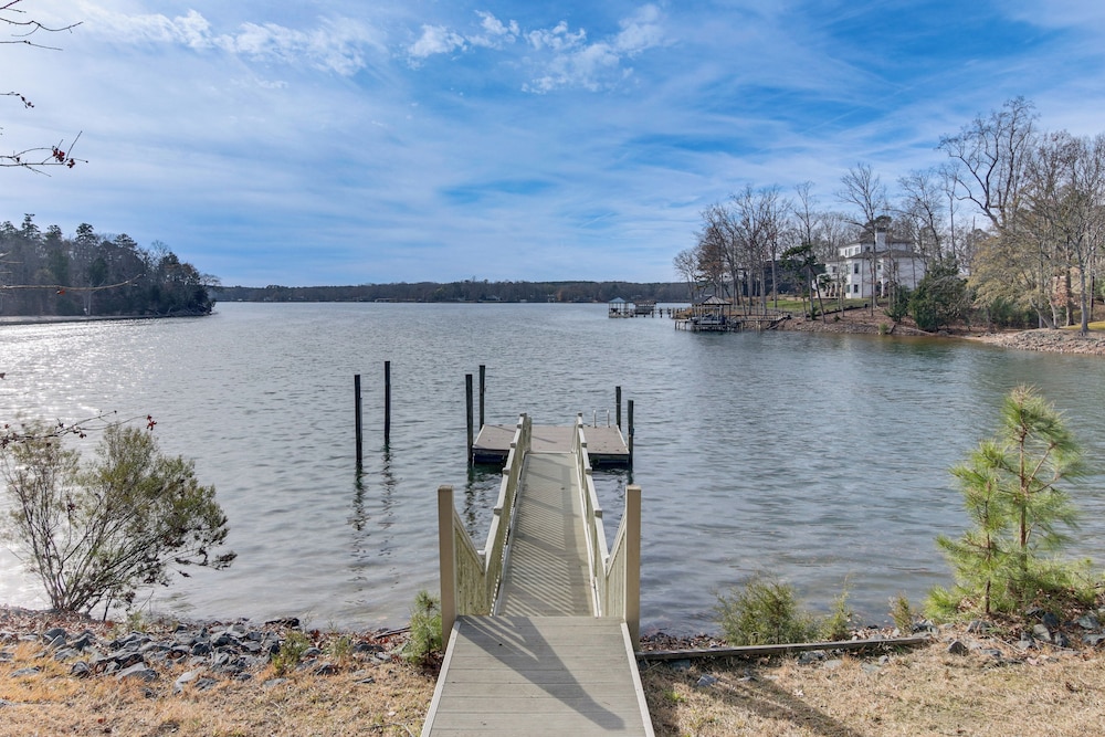 Moms Cabin on Lake Wylie w/ Private Dock!