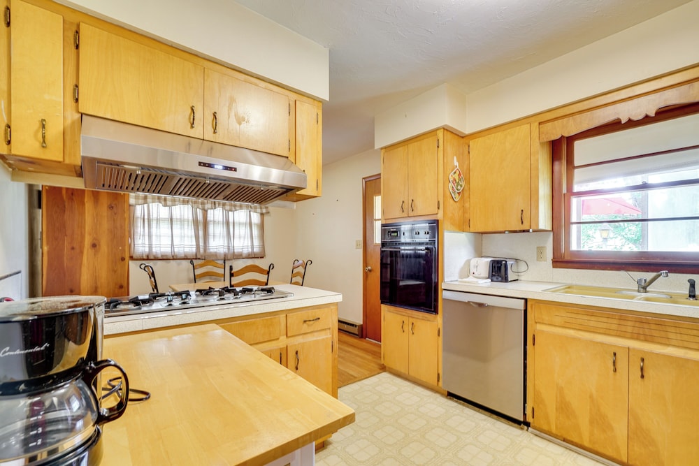 Robbinsville Retreat - Creekside Home w/ Deck!