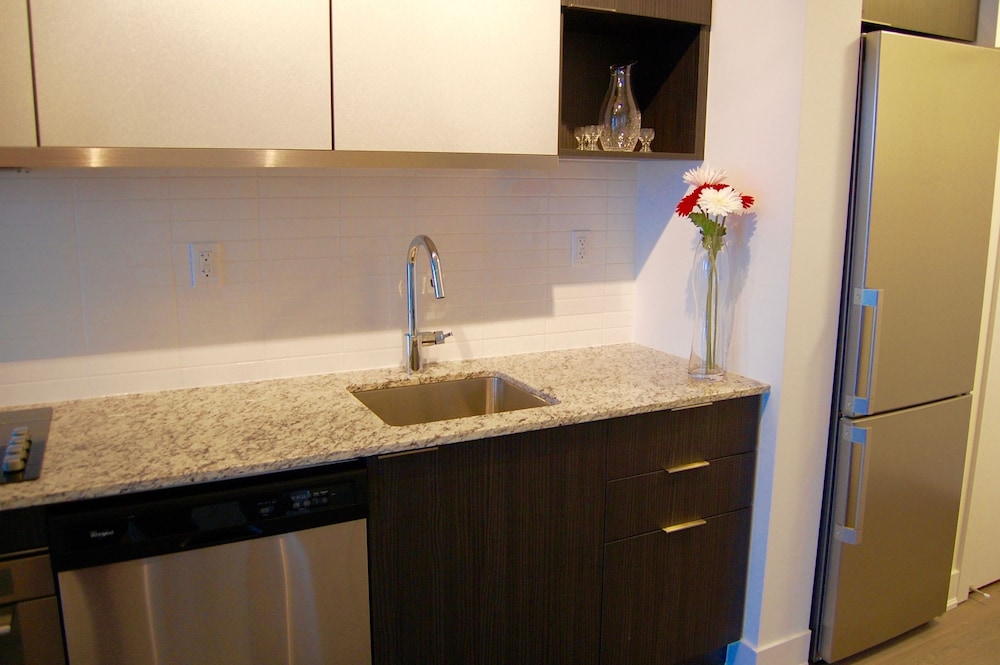 Shops at Don Mills Furnished Apartments - Image 4