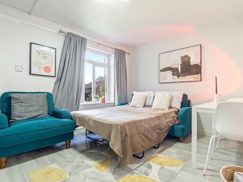 1 Bedroom Apartment Sleeps 4, Free Parking, Tv