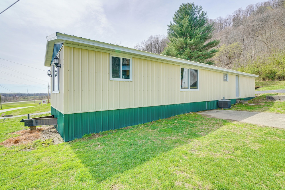3 Mi to Caesars Casino: Indiana Retreat w/ Patio!