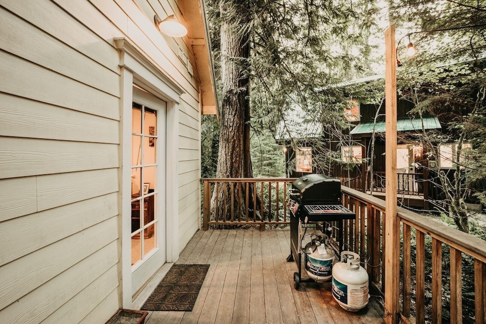 01sl - Hot Tub - Pet Friendly - Bbq - Sleeps 8 3 Bedroom Home by RedAwning