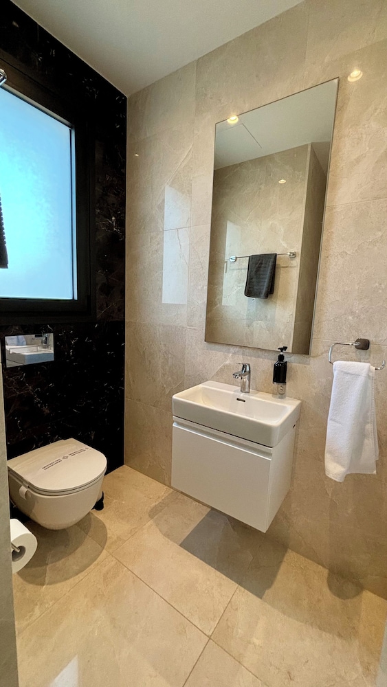 Limassol Vacations - Oxford House Apt by TrulyCyprus - Property Image 3