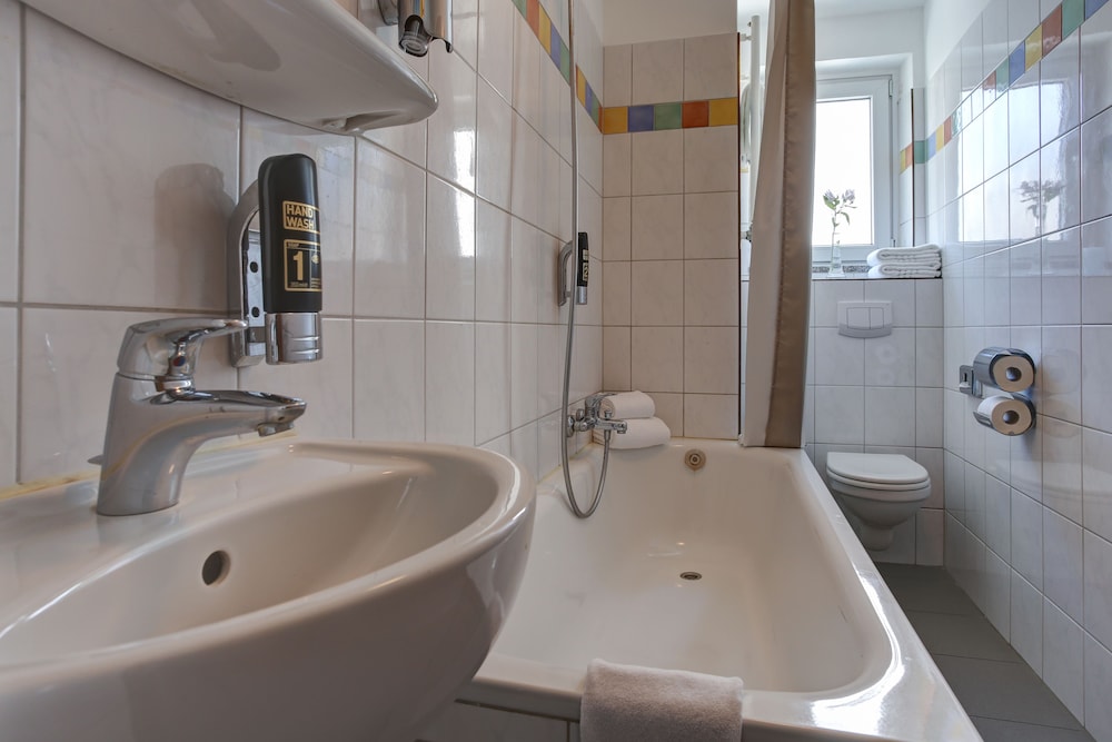 Hamburg Vacations - Boardinghouse Mundsburg - Property Image 1