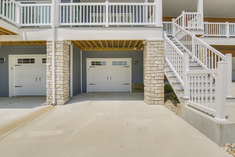 Walk to Mississippi River: Grafton Townhome!