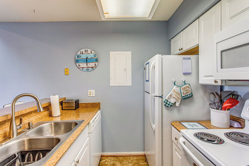 Golf, Gamble & Deep-sea Fish: Little River Condo