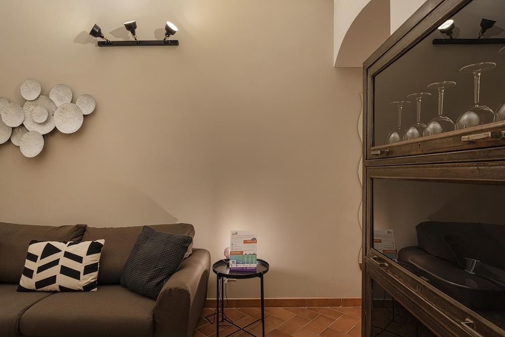 Vegetti Twin Apartments A by Wonderful Italy view 3
