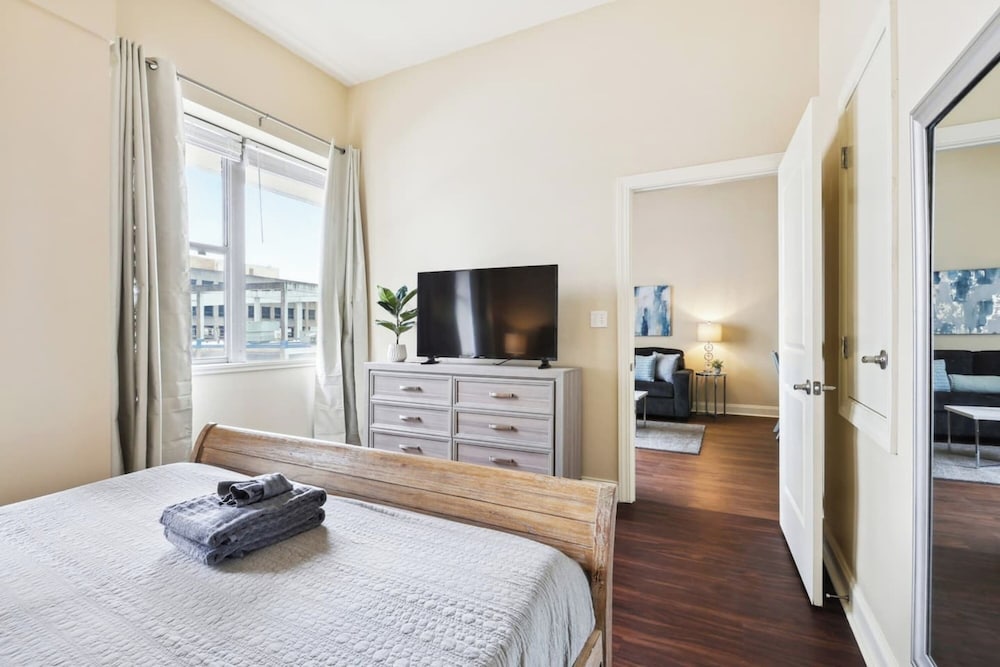 Elegant Condos in NOLA with Rooftop Pool - Image 2