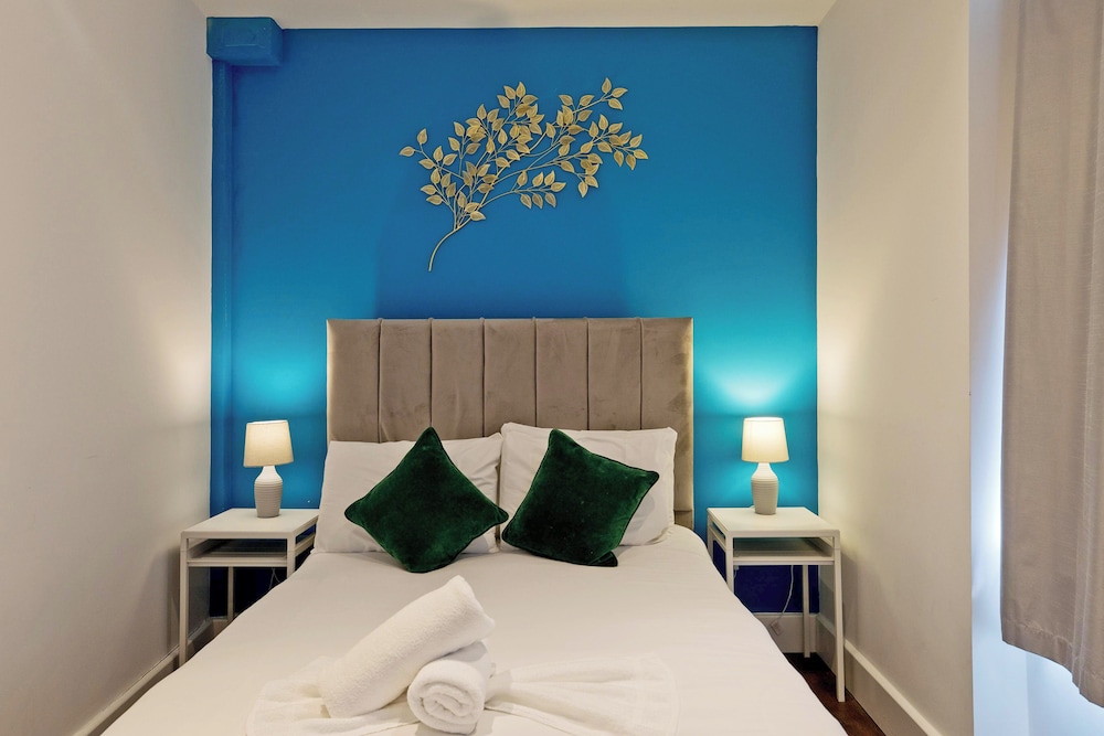 Imperial Middlesex Street Apartments