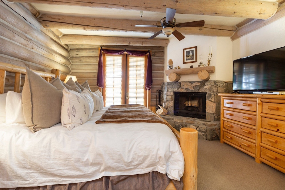 Pine Inn at Trail's End Lodge - Two Bedroom Residence with Spa #7 2 Condo