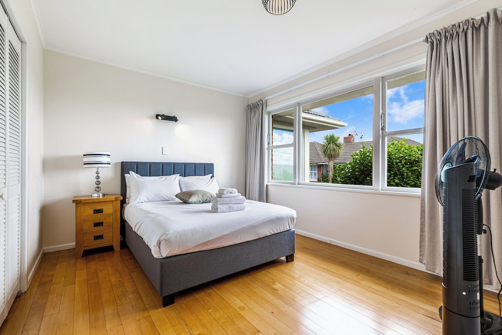 Serene 2BR Home in Meadowbank by Zodiak Stays