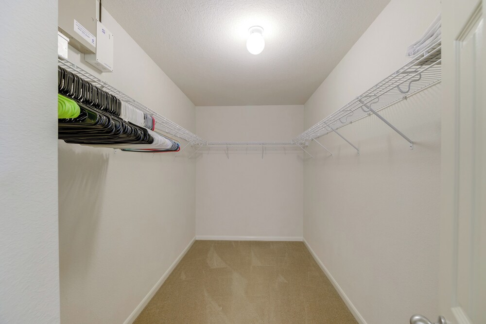 7 Mi to Downtown Baytown: Spacious Home w/ Yard