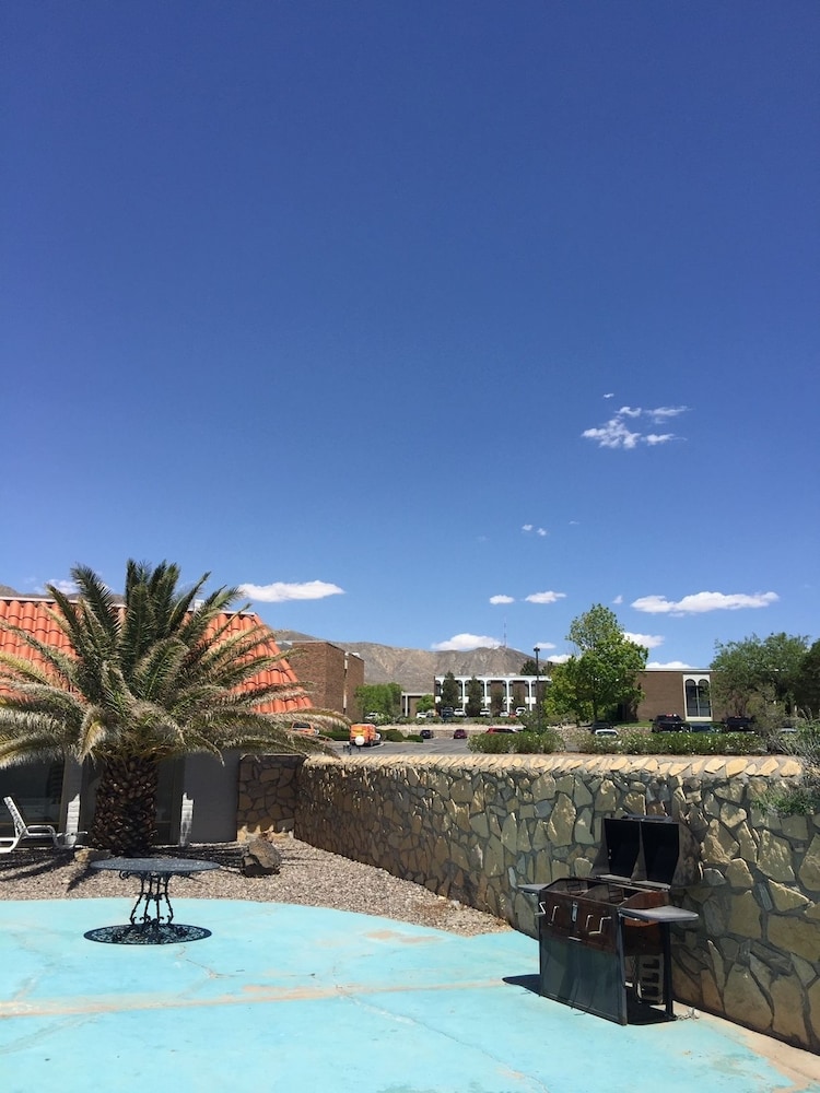 Extend-A-Suites Utep