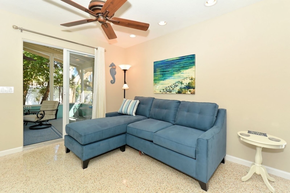 Minnow 2 2 Bedroom Villa by RedAwning