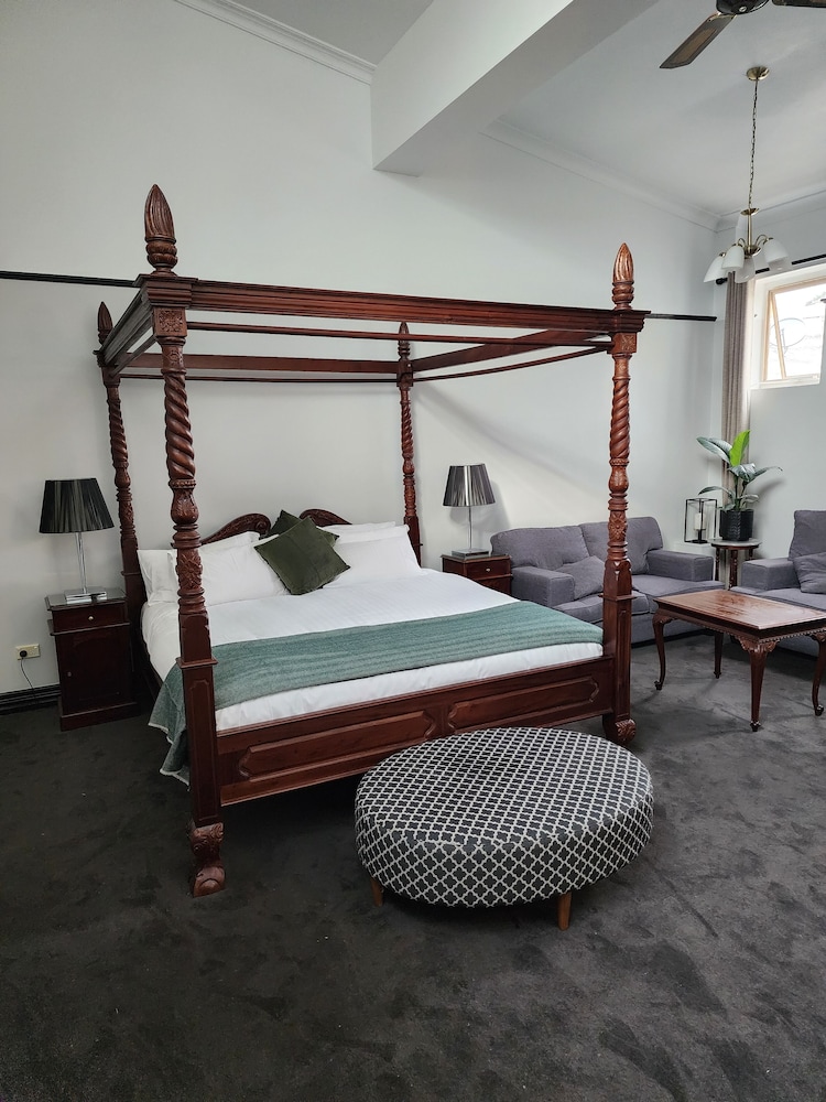 The Macquarie Hotel