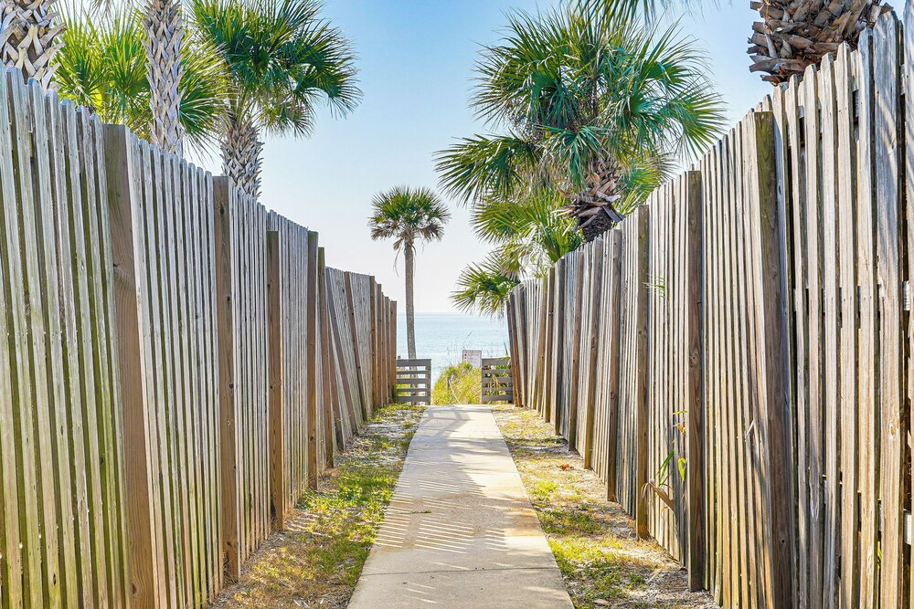 Walk to Beach: Condo w/ Balcony in Pcb!