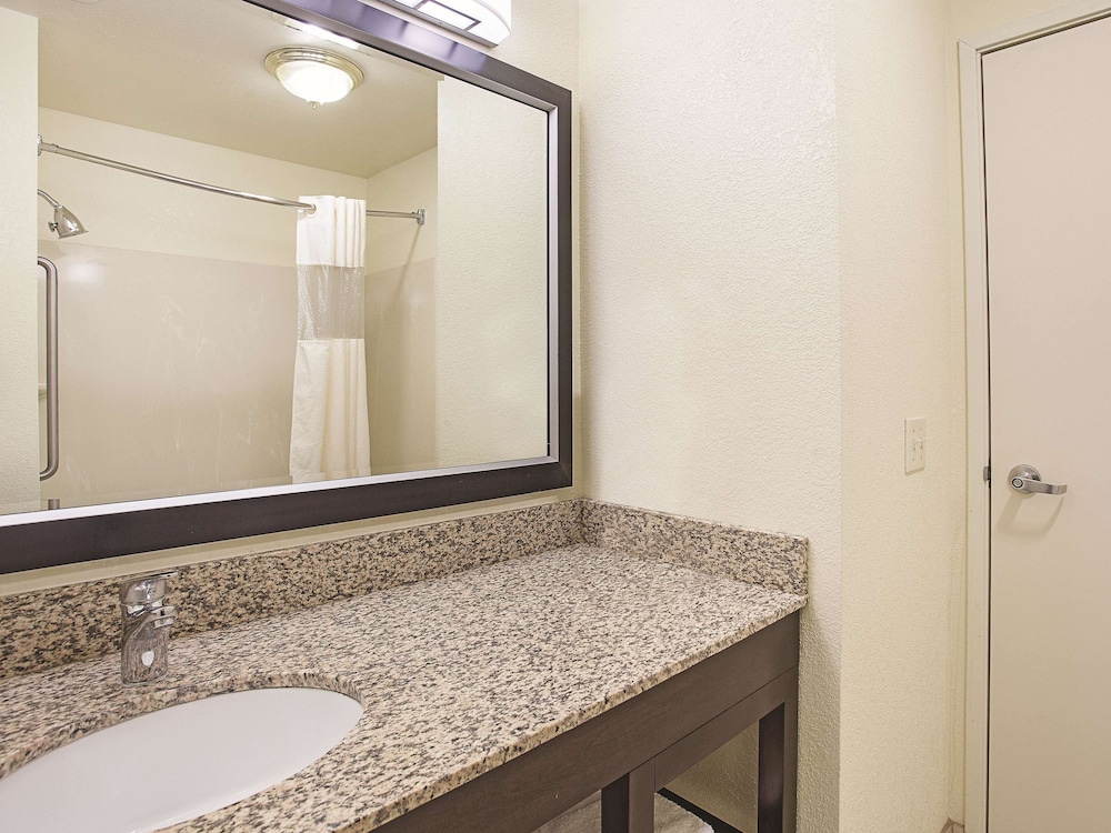 La Quinta Inn Suites by Wyndham Central Point - Medford - Property Image 25
