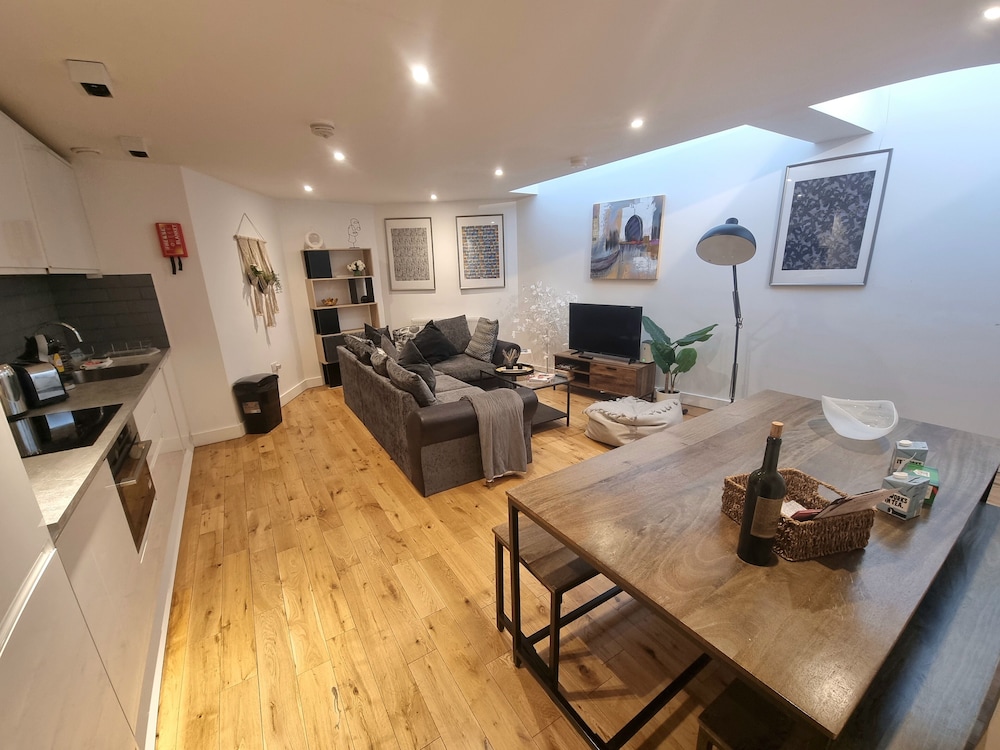 Large Duplex 7 Adults at London Bridge