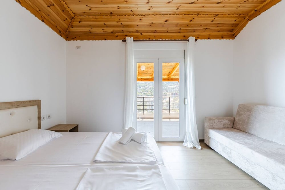 Hillside Apartment Gjirokast r 2