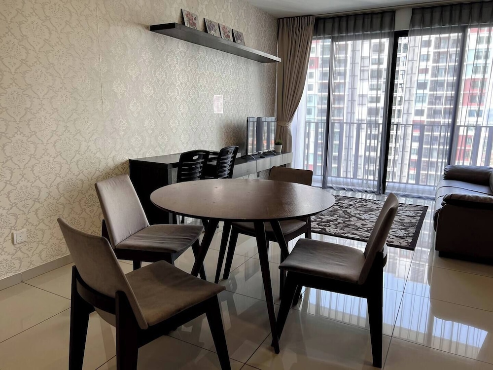 ICity Luxury Condo by Smarthome