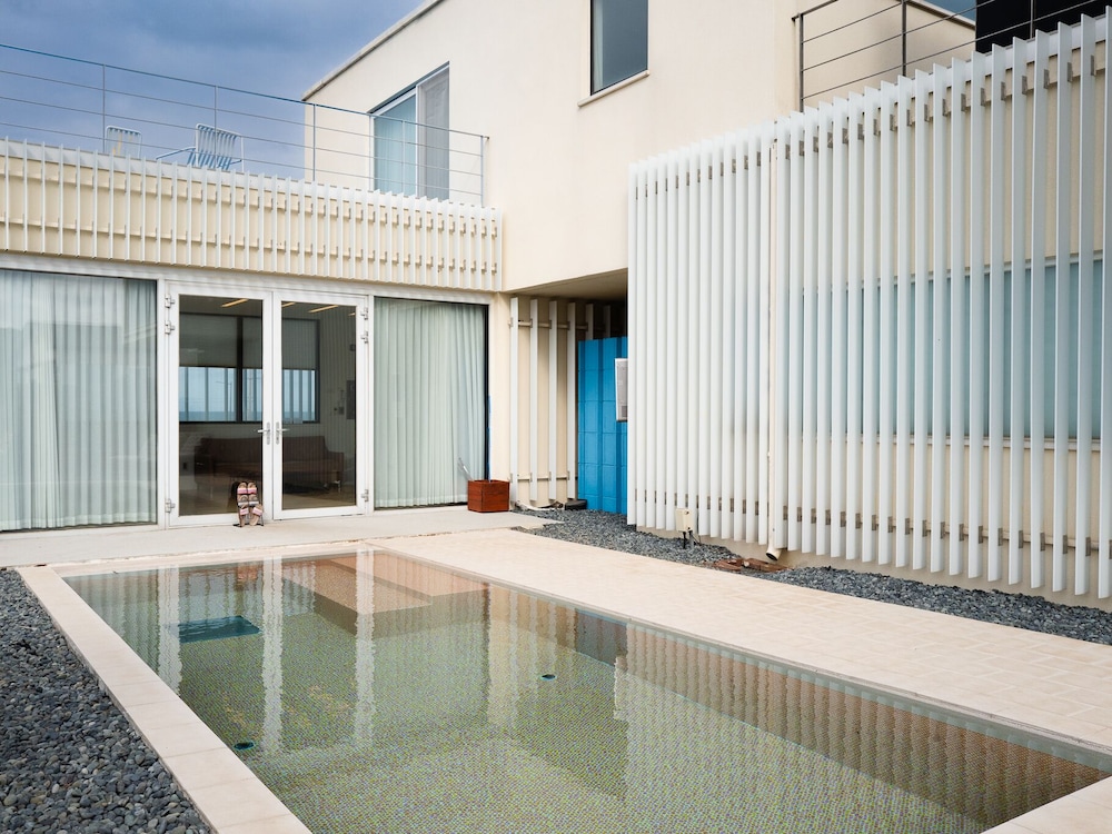 Namib Pool Villa Jeju