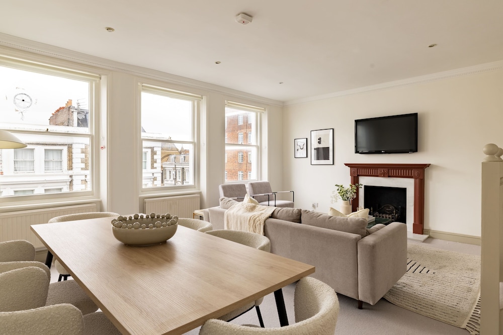 Stylish West Kensington Duplex