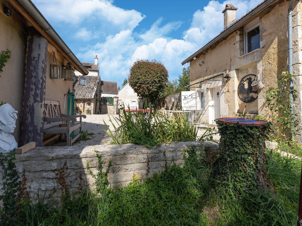 Charming Home in Molesme