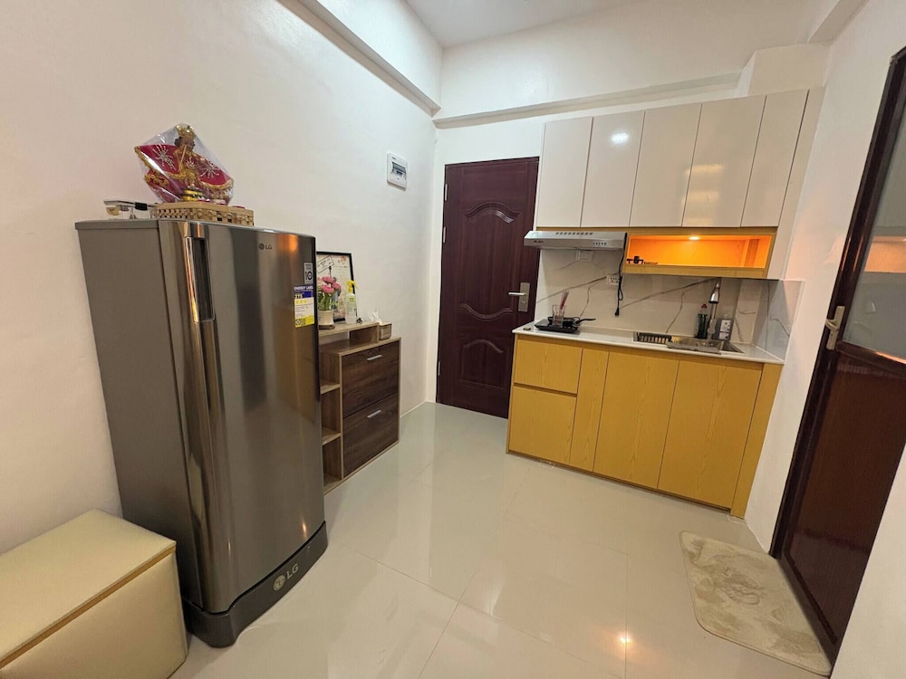 Near Mactan International Airport Condo With Private Entrance and Shared Pool