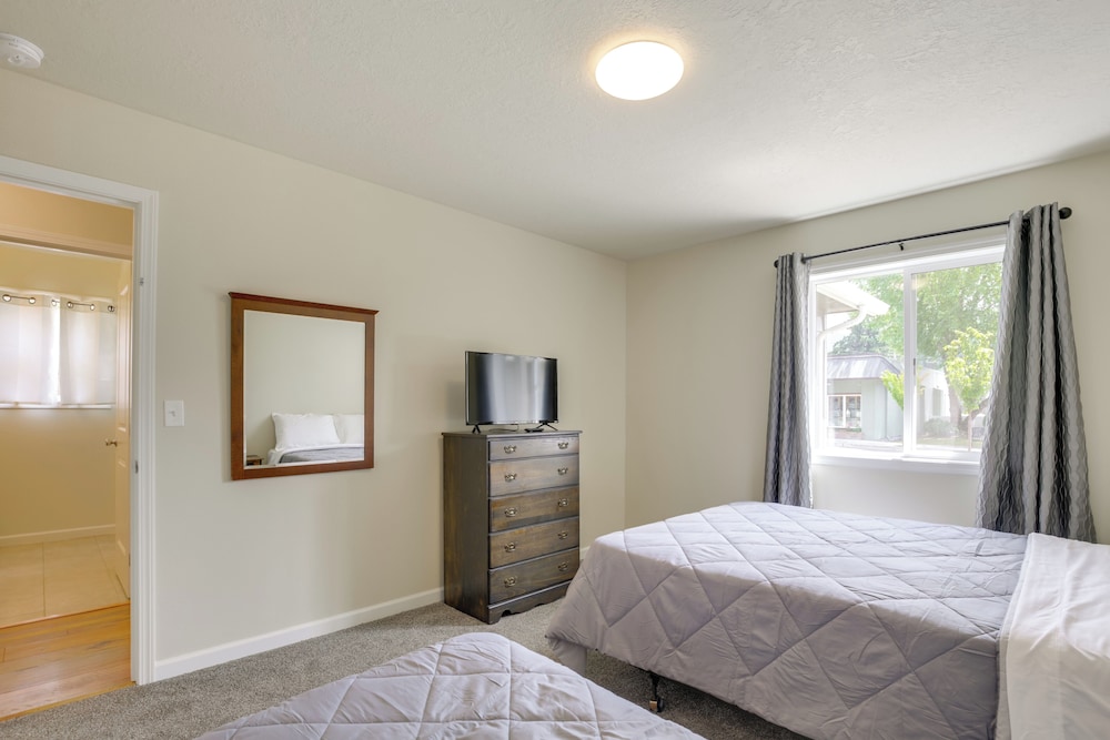 2 Blocks to White Water Launch: Mill City Home