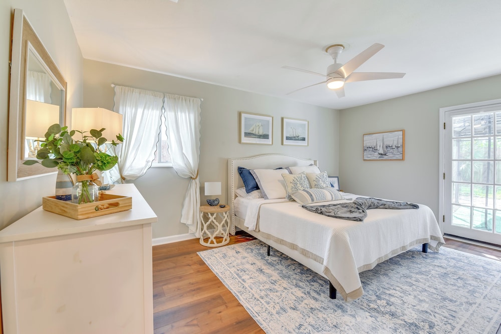 2 Mi to Shore: Modern Retreat in Fort Walton Beach