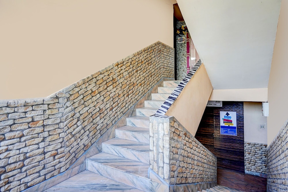 Fabhotel Triotel Inn