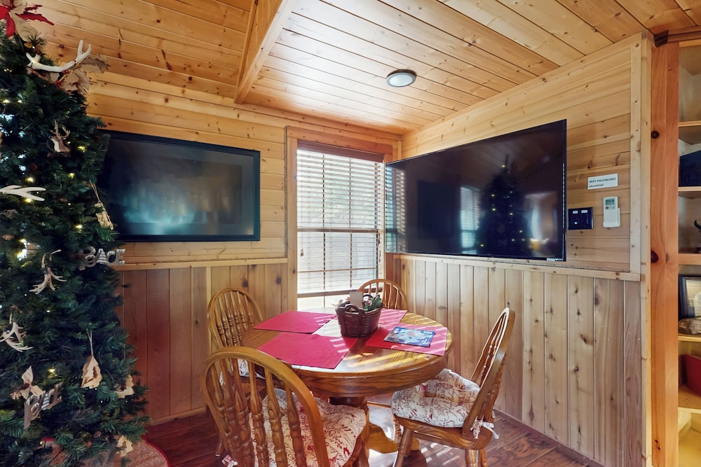 Water-view Cabin w/ Front Porch, W & D, Streaming