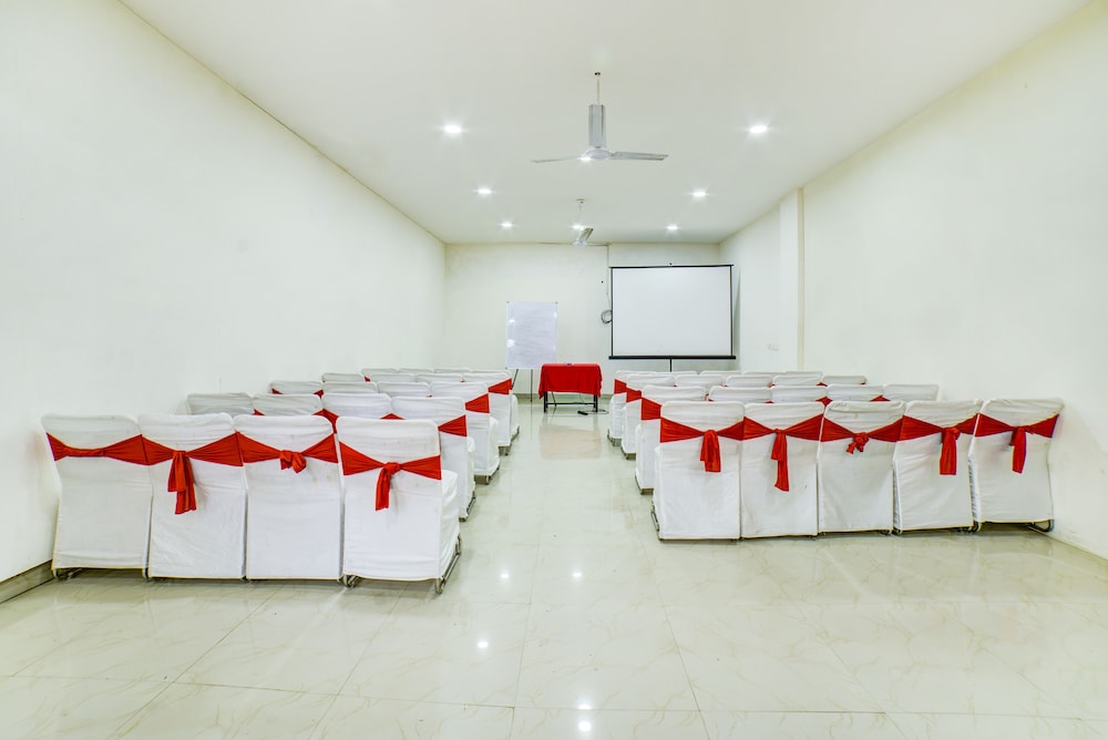 FabHotel Primero MGF