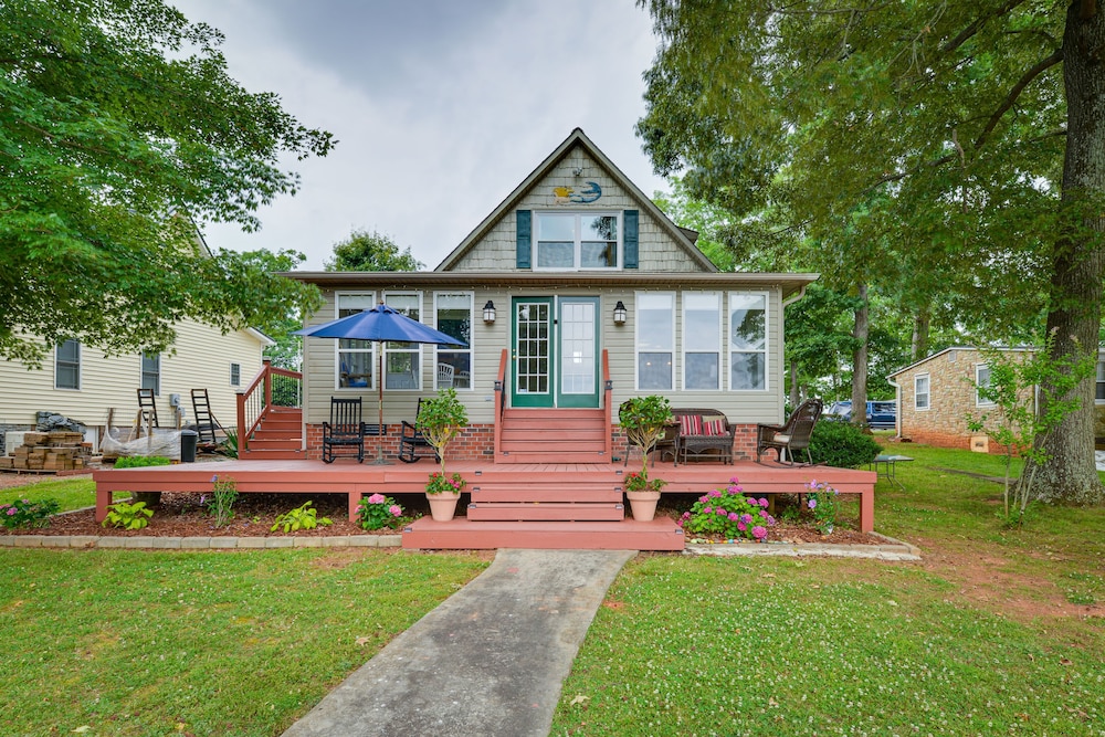 Lakefront Lexington Vacation Rental w/ Dock!