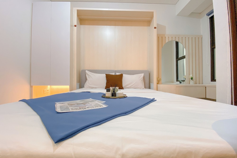 Elegant And Comfy Studio At Transpark Cibubur Apartment