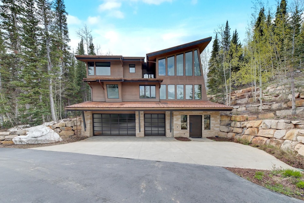 The Colony Walk To Slopes, Hot Tub, Parking KBM Resorts Walk to Slopes, Hot Tub, Parking 2 Homes, 9 Bedrooms Ml-2510